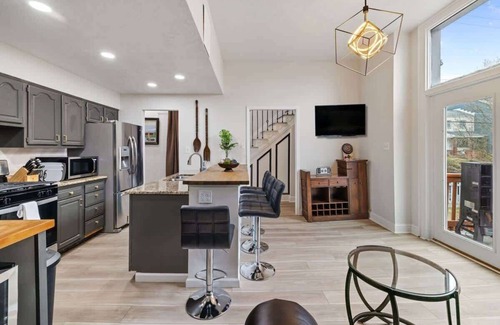 Pittsburgh Maison | 4BR 2BA Perfect for Relaxation, 9 Mins to Downtown