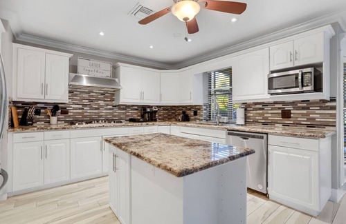 High Point Maison | 4BR 6BD Pool HotTub Atlantic Ave