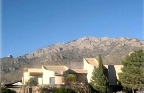 Sandia Heights South Maison | 4BR Adobe Home avec piscine, Sandia Heights, vue à 360 degrés