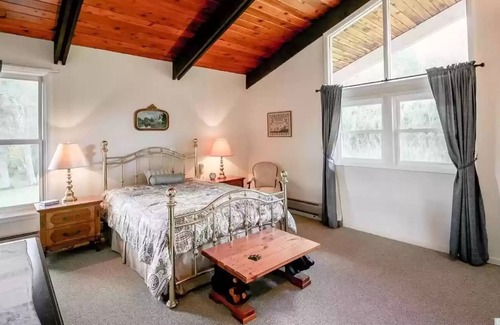 East Chatham Chalet De Ski | 4BR Berkshire Beauty w/ Patio, BBQ, and a Million Dollar View