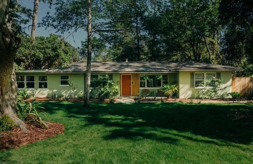 Duckpond Maison | 4BR Boho Oasis w/ Mini Golf & Games!