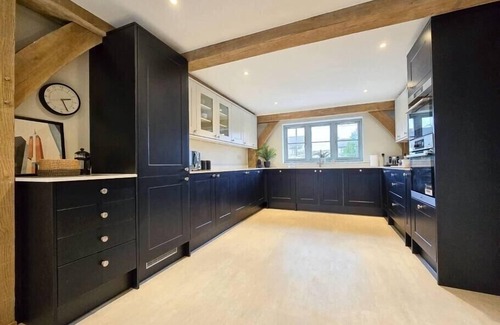 Axbridge Maison | 4BR Country Home Near Cider Barn and Brewery