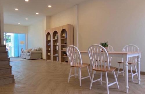Bang Khen Appartement | 4BR Cozy House with Local Views and Cafes