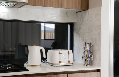 Rochedale Maison | 🌟4BR Designer Home | 5★Luxury, FamilySafe | CBD+Airport Proximit