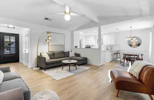 East Oak Hill Maison | 4BR Family-Friendly Casa, Firepit, BBQ, ~10 min to DT, Zilker, & AUS airport