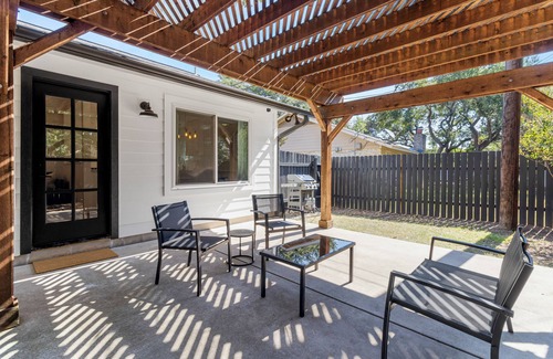 East Oak Hill Maison | 4BR Family-Friendly Casa, Firepit, BBQ, ~10 min to DT, Zilker, & AUS airport