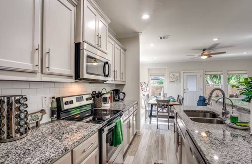 Wheatland Maison | 4BR Farmhouse N Po in Spencer
