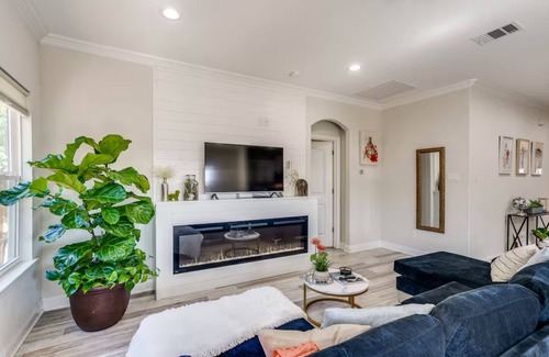 Wheatland Maison | 4BR Farmhouse N Po in Spencer