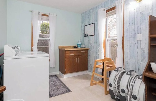 Plainwell Maison | Lakeside Escape on Beautiful Pine Lake – Perfect for Year-Round Fun!