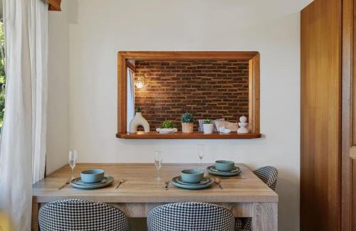 Sunnybank Maison | 4BR Garden Patio Retreat Near Food Shops and Transit