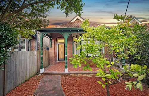 Crows Nest Appartement | 4BR Gem in Central Crows Nest