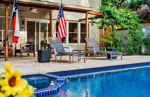Milwood Maison | 4BR ~Heated Pool+Jaccuzi+Sauna+PoolTable+Arcades+Karaoke Stage - near Domain
