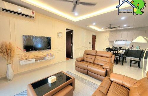 Central District Appartement | 4BR high floor unblock seaview danga bay Lovell by Gdragon HomeStay