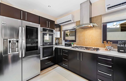 Santa Cruz Maison | 4BR HOME WITH PRIVATE POOL AND BBQ!