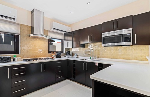 Santa Cruz Maison | 4BR HOME WITH PRIVATE POOL AND BBQ!
