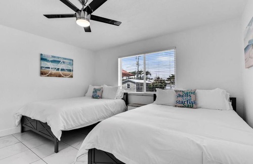 Dania Beach Appartement | 4BR House, Heated Pool 5 mins to Beach Game Room