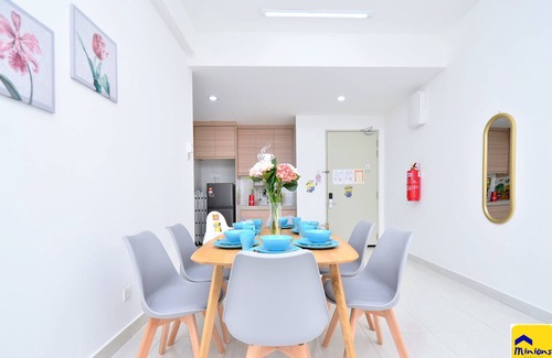 Bandar Saujana Putra Copropriété | 4BR Minions Homestay-Free WiFi & Parking Near KLIA & MAHSA