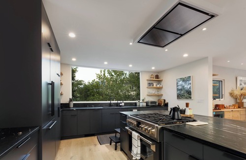 Newlands Maison | 4BR Modern Gem with Flatiron Views & Hottub 1mile to Pearl, 1block to NoBo Park