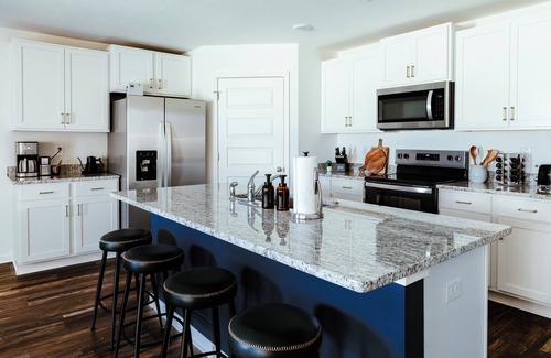 Tuscaloosa Maison | 4BR Modern Getaway - Mins to UA, King Bed