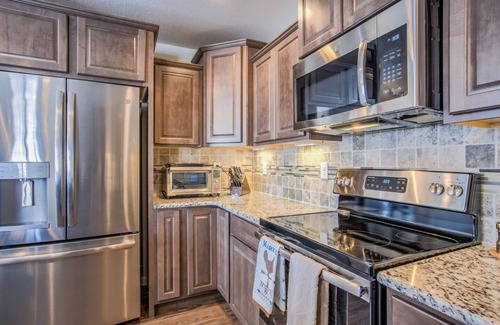 Northgate Maison | 4BR Modern Townhome Close to Usafa!