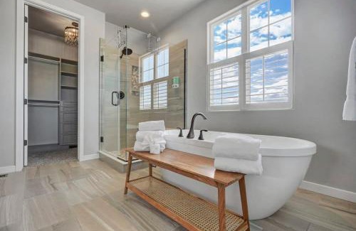 Monument Maison | 4BR Mountain views - Movie Theater - Pool Table