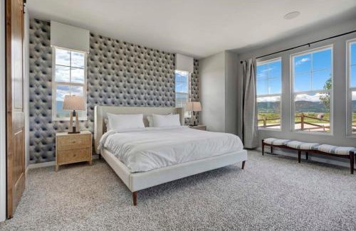 Monument Maison | 4BR Mountain views - Movie Theater - Pool Table