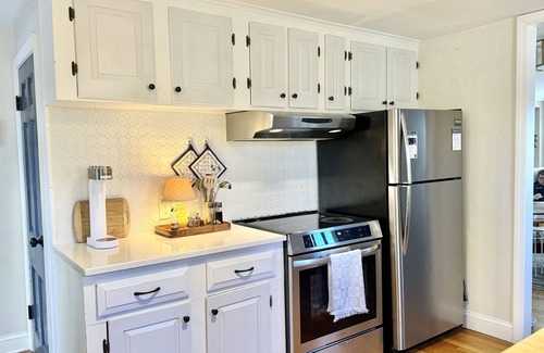 Newbury Maison | 4BR near Plum Island & Historic Newburyport, sleeps 8