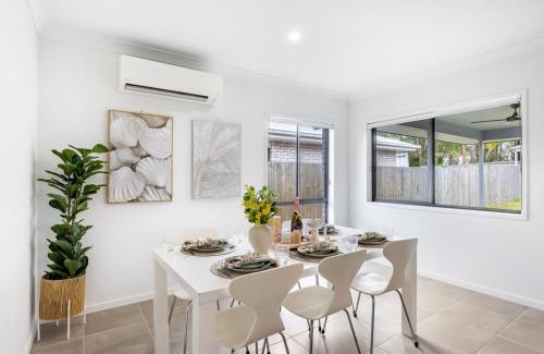 Browns Plains Maison | 4BR Newly furnished Cozy house Brownsplain