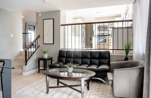 Paradise Maison | 4BR Pool-House Vacation by the Strip! Family-Friendly!