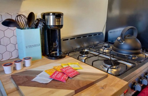 Downtown Tucson Maison | Christmas Festival 4BR Retreat w Pvt Yard & Fun