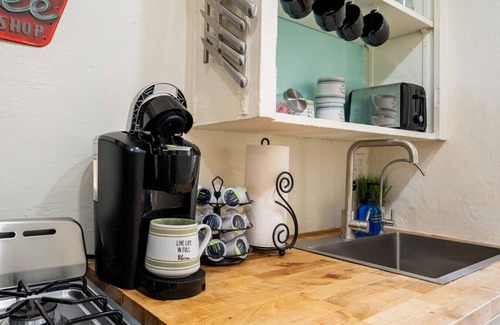 Downtown Tucson Maison | Christmas Festival 4BR Retreat w Pvt Yard & Fun
