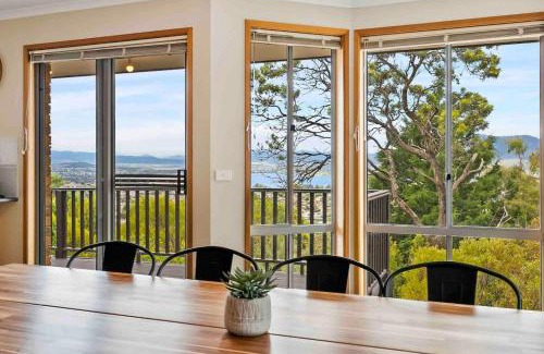 West Moonah Maison | 4BR Retreat with Stunning Derwent River Panorama