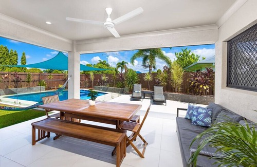 Smithfield Maison | 4BR Smithfield Serenity; Pool, Pool Table & Pets