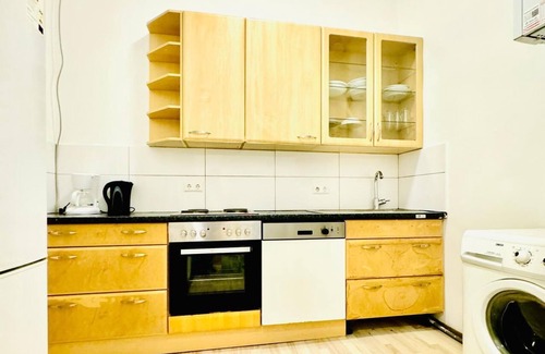 Grinzing Appartement | 4BR Stay for 8 Near FAC Stadium