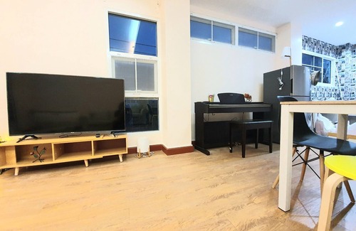 Chom Phon Maison | 4BR townhouse above 7-11, 10mins walk to trains, local food