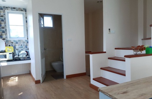 Chom Phon Maison | 4BR townhouse above 7-11, 10mins walk to trains, local food