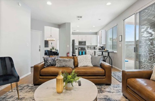 Foothills Maison | ❤️NEW 4BR Luxury Vegas Home w/ NEW Pool and Spa