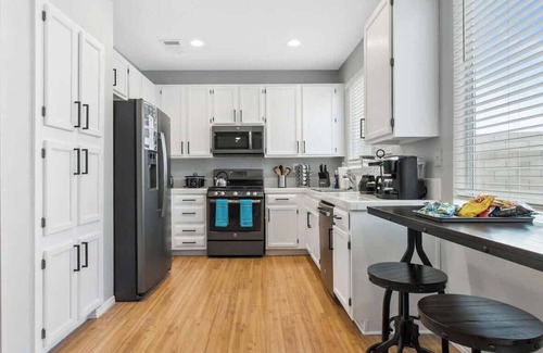Foothills Maison | ❤️NEW 4BR Luxury Vegas Home w/ NEW Pool and Spa