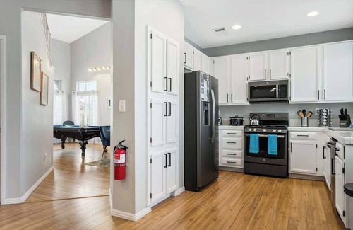 Foothills Maison | ❤️NEW 4BR Luxury Vegas Home w/ NEW Pool and Spa