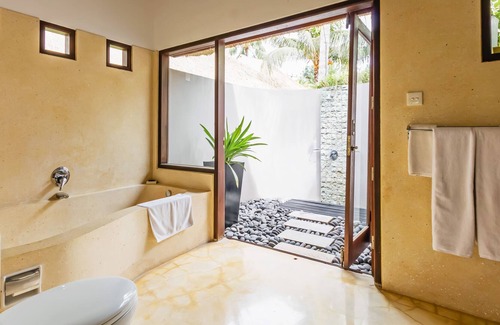 Sengkidu Villa | 4BR Villa Sasoon 100 mt to Beach