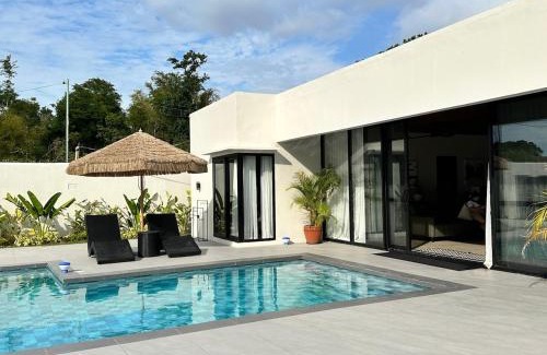 Calatagan Villa | 4BR Villa with Pool in Calatagan Batangas up to 16 Guests