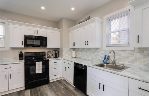 Merion Village Maison | The Alley House, Merion Village, Columbus, OH. 4-bed, 2-bath, hot tub and patio.