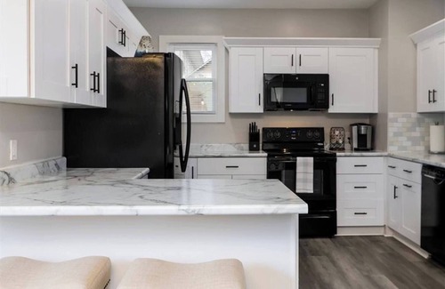 Merion Village Maison | The Alley House, Merion Village, Columbus, OH. 4-bed, 2-bath, hot tub and patio.