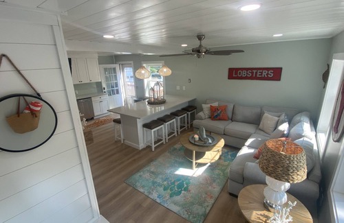 Kenyon Maison | 4br2ba home with central AC, sleeps 12, 1.5 miles to beach!! BEACH PASS!