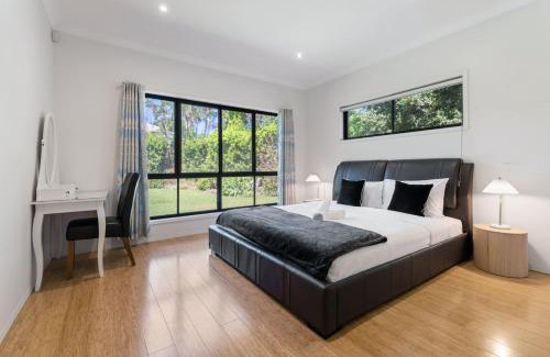 Parkinson Maison | 4BSpacious Cozy Family Entertained home at Parkinson