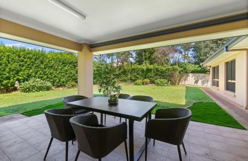 Parkinson Maison | 4BSpacious Cozy Family Entertained home at Parkinson