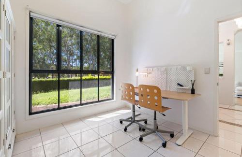Parkinson Maison | 4BSpacious Cozy Family Entertained home at Parkinson