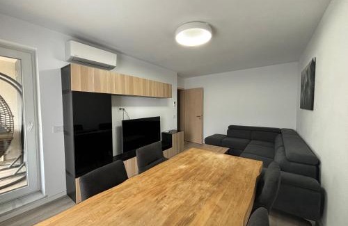 Tractorul Appartement | 4FriendsCoresiBrasov X
