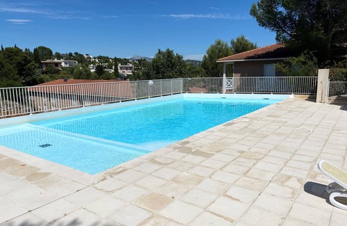 Carnoux-en-Provence Appartement | Appart 4P résidence vacances, piscine et parking
