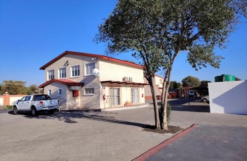 Rustenburg Hôtel | 4th Avenue Themepark & Lodge